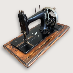 Máquina de coser con manivela